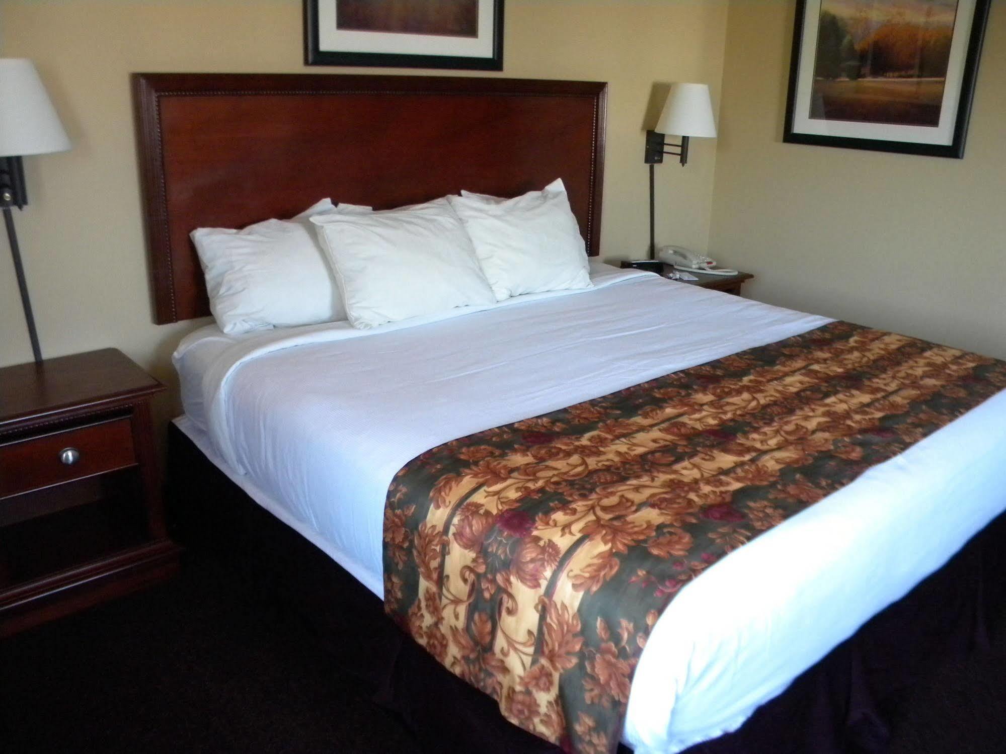 Pocahontas Inn & Suites Εξωτερικό φωτογραφία
